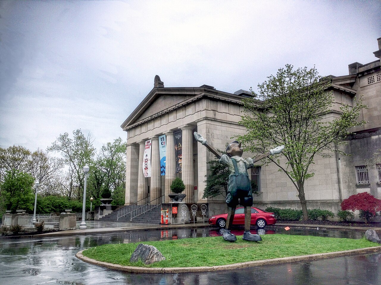 Front entrance of the Cincinnati Art Museum